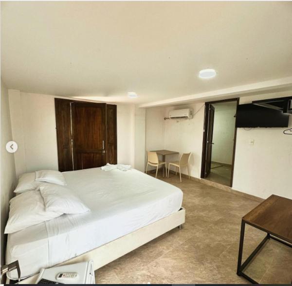 Hotel Victoria Queen Villavieja Extérieur photo